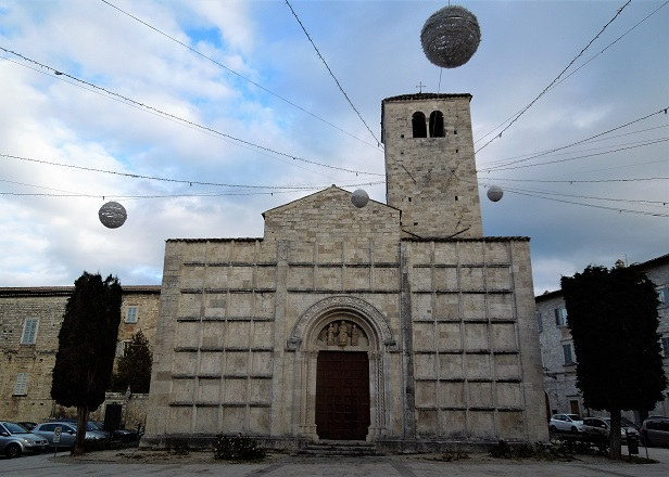 2018, янв. Жемчужинки Марке: травертиновый Асколи-Пичено (очень подробно) и ярко-рыжая Оффида (набегом). Без а/м.