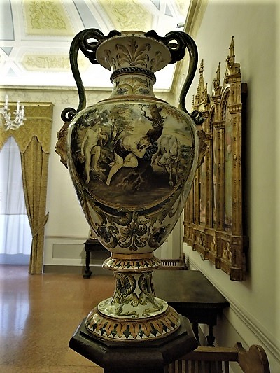 2018, янв. Жемчужинки Марке: травертиновый Асколи-Пичено (очень подробно) и ярко-рыжая Оффида (набегом). Без а/м.