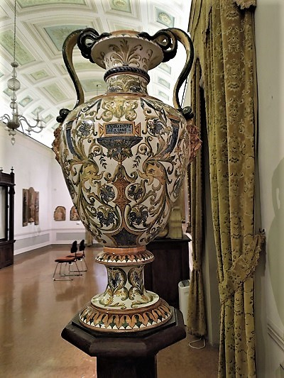 2018, янв. Жемчужинки Марке: травертиновый Асколи-Пичено (очень подробно) и ярко-рыжая Оффида (набегом). Без а/м.