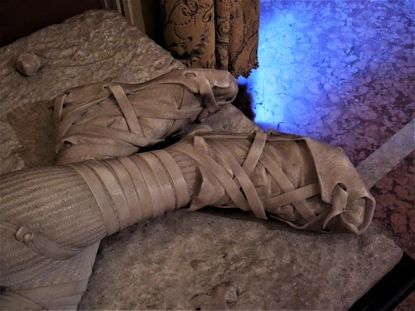 2018, янв. Жемчужинки Марке: травертиновый Асколи-Пичено (очень подробно) и ярко-рыжая Оффида (набегом). Без а/м.