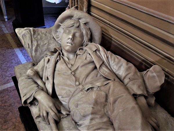 2018, янв. Жемчужинки Марке: травертиновый Асколи-Пичено (очень подробно) и ярко-рыжая Оффида (набегом). Без а/м.