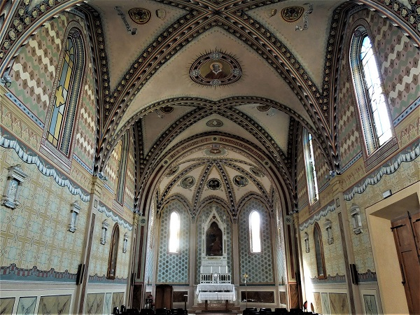 2018, янв. Жемчужинки Марке: травертиновый Асколи-Пичено (очень подробно) и ярко-рыжая Оффида (набегом). Без а/м.