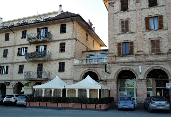 2018, янв. Жемчужинки Марке: травертиновый Асколи-Пичено (очень подробно) и ярко-рыжая Оффида (набегом). Без а/м.