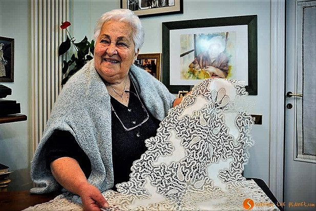 2018, янв. Жемчужинки Марке: травертиновый Асколи-Пичено (очень подробно) и ярко-рыжая Оффида (набегом). Без а/м.