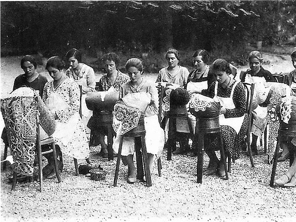 2018, янв. Жемчужинки Марке: травертиновый Асколи-Пичено (очень подробно) и ярко-рыжая Оффида (набегом). Без а/м.