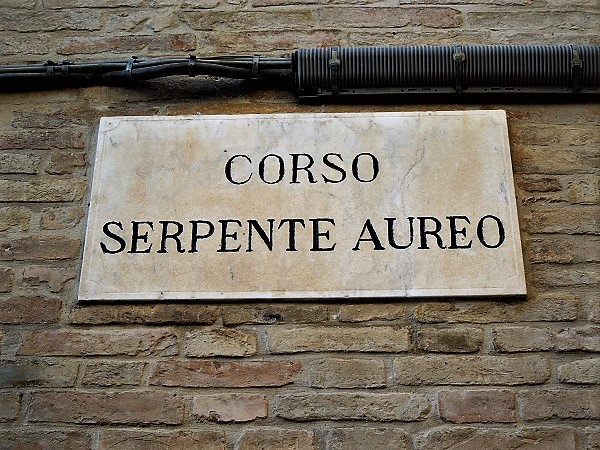 2018, янв. Жемчужинки Марке: травертиновый Асколи-Пичено (очень подробно) и ярко-рыжая Оффида (набегом). Без а/м.