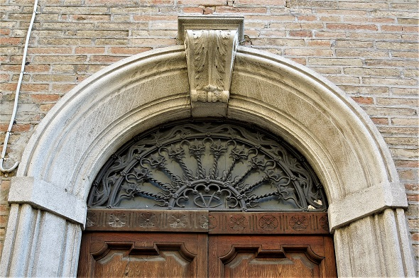 2018, янв. Жемчужинки Марке: травертиновый Асколи-Пичено (очень подробно) и ярко-рыжая Оффида (набегом). Без а/м.