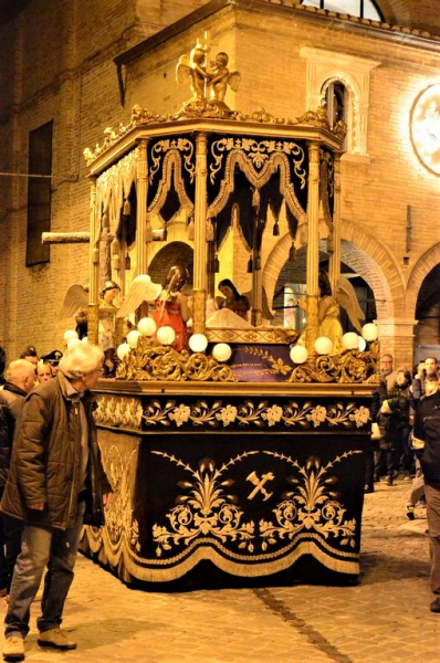 2018, янв. Жемчужинки Марке: травертиновый Асколи-Пичено (очень подробно) и ярко-рыжая Оффида (набегом). Без а/м.