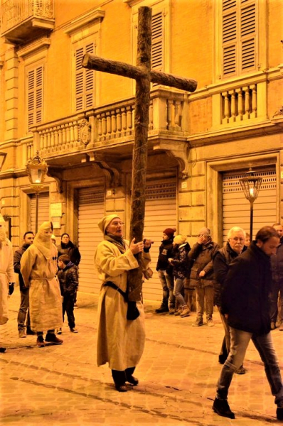 2018, янв. Жемчужинки Марке: травертиновый Асколи-Пичено (очень подробно) и ярко-рыжая Оффида (набегом). Без а/м.