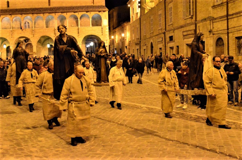 2018, янв. Жемчужинки Марке: травертиновый Асколи-Пичено (очень подробно) и ярко-рыжая Оффида (набегом). Без а/м.