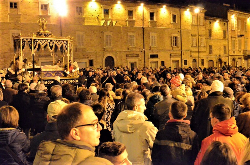 2018, янв. Жемчужинки Марке: травертиновый Асколи-Пичено (очень подробно) и ярко-рыжая Оффида (набегом). Без а/м.