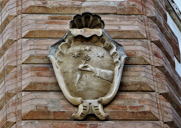 2018, янв. Жемчужинки Марке: травертиновый Асколи-Пичено (очень подробно) и ярко-рыжая Оффида (набегом). Без а/м.