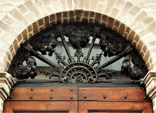 2018, янв. Жемчужинки Марке: травертиновый Асколи-Пичено (очень подробно) и ярко-рыжая Оффида (набегом). Без а/м.