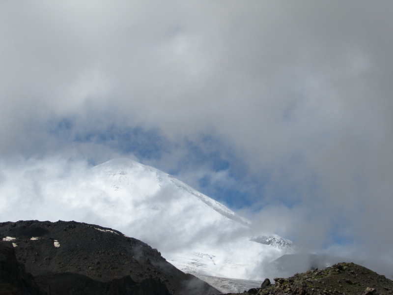 Прогулки с облаками и выше: восхождение на Эльбрус с юга в августе 2018 года