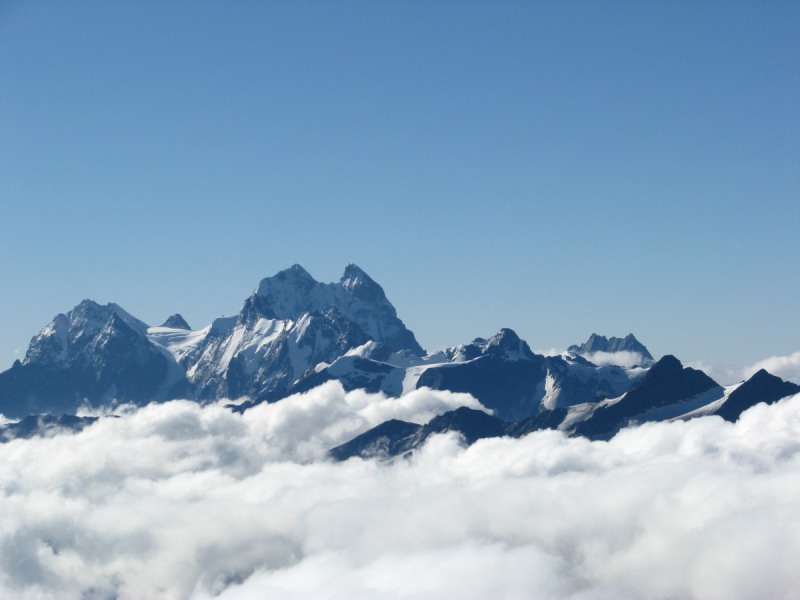 Прогулки с облаками и выше: восхождение на Эльбрус с юга в августе 2018 года