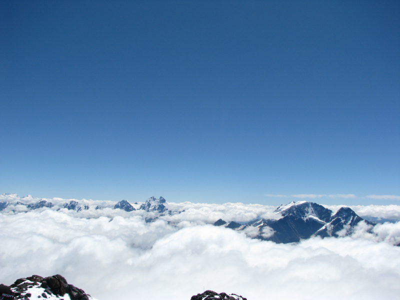 Прогулки с облаками и выше: восхождение на Эльбрус с юга в августе 2018 года