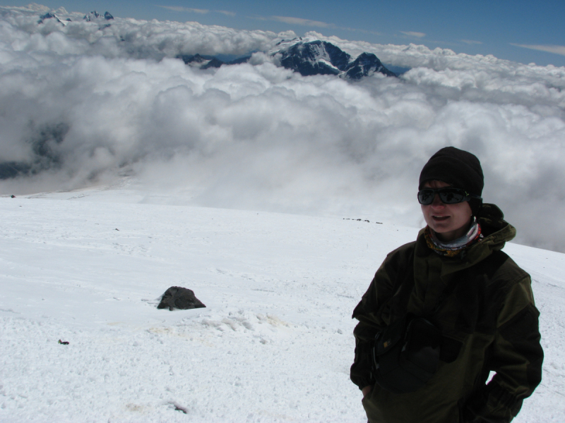 Прогулки с облаками и выше: восхождение на Эльбрус с юга в августе 2018 года