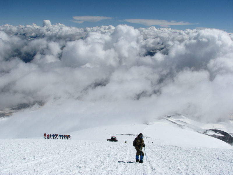 Прогулки с облаками и выше: восхождение на Эльбрус с юга в августе 2018 года