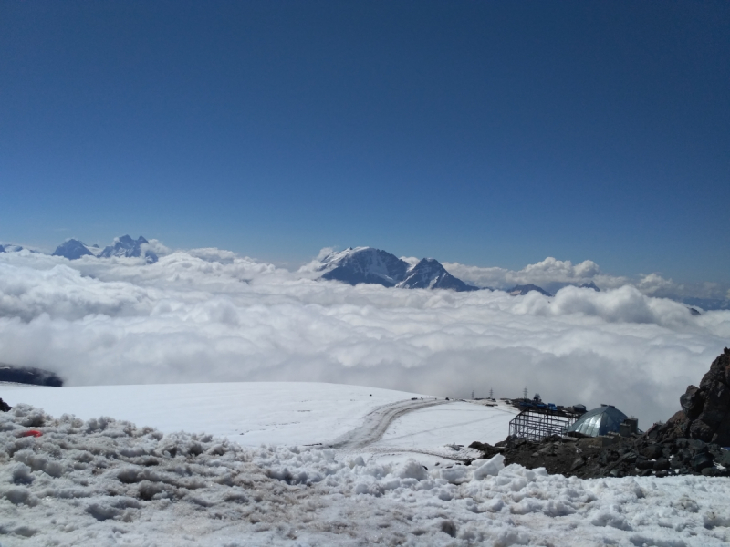 Прогулки с облаками и выше: восхождение на Эльбрус с юга в августе 2018 года