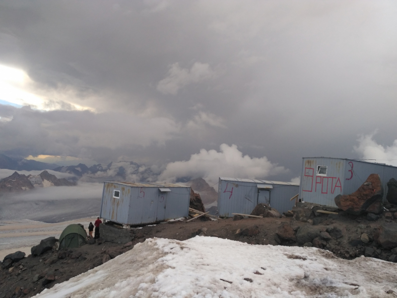 Прогулки с облаками и выше: восхождение на Эльбрус с юга в августе 2018 года