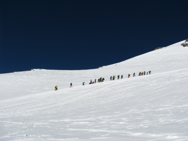 Прогулки с облаками и выше: восхождение на Эльбрус с юга в августе 2018 года