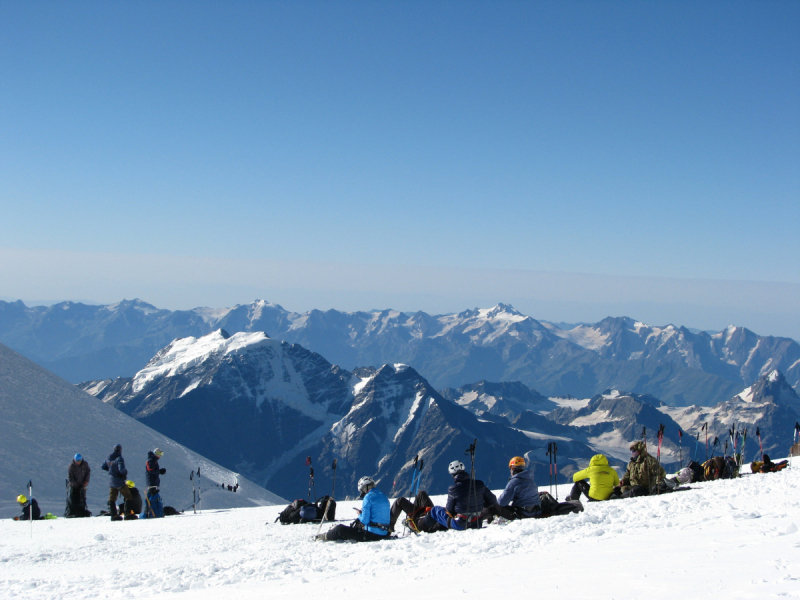 Прогулки с облаками и выше: восхождение на Эльбрус с юга в августе 2018 года