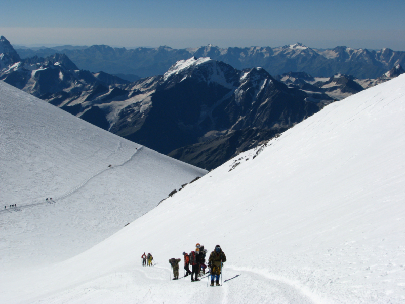 Прогулки с облаками и выше: восхождение на Эльбрус с юга в августе 2018 года