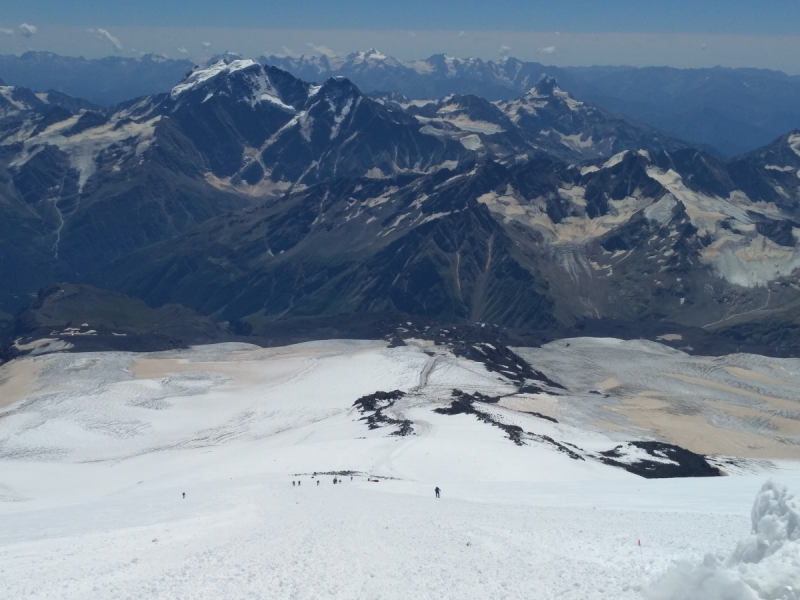 Прогулки с облаками и выше: восхождение на Эльбрус с юга в августе 2018 года