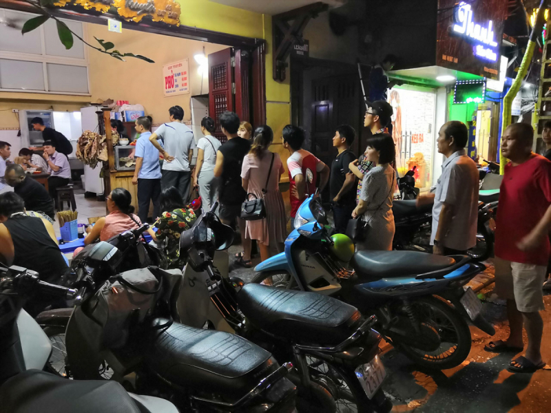 Покушать собаку и вкусный фо-бо в Старой части Ханоя