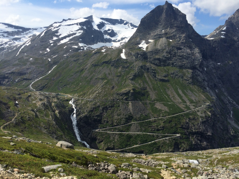 Норвегия для девочек.  или  Как погулять по горам Норвегии с чемоданом на колесиках.