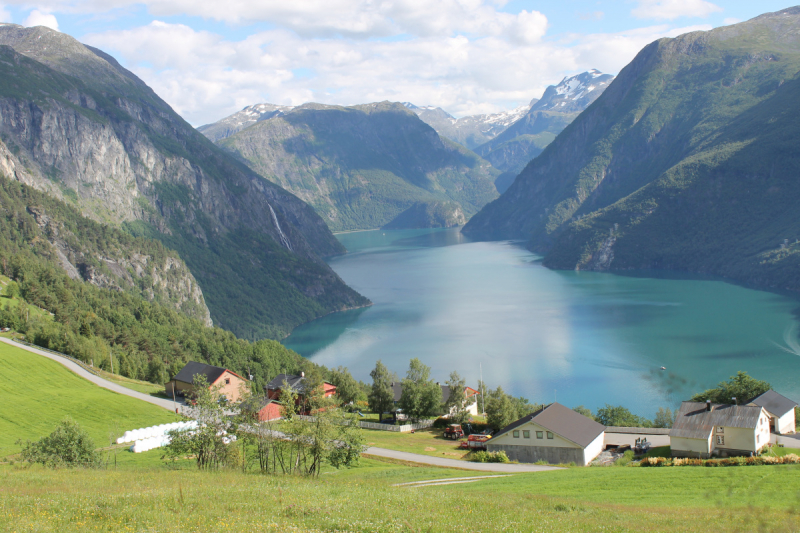 Норвегия для девочек.  или  Как погулять по горам Норвегии с чемоданом на колесиках.