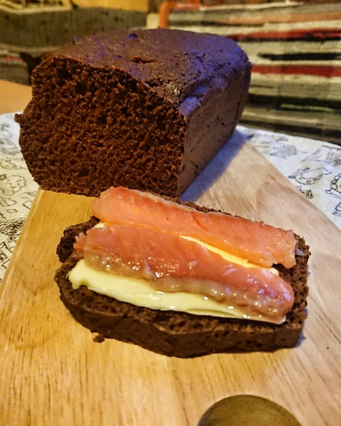 Исландский хлеб вулканической выпечки