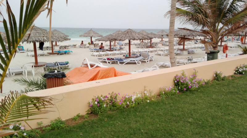 "Lou'Lou' a Beach Resort Sharjah" и рядом.