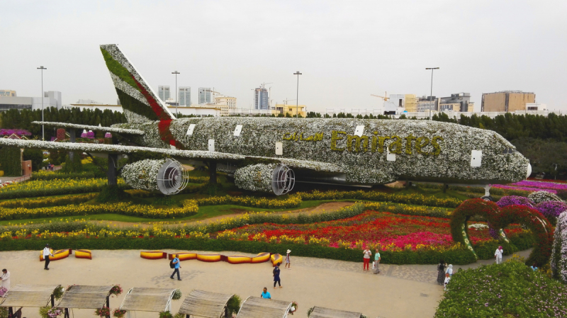 "Lou'Lou' a Beach Resort Sharjah" и рядом.