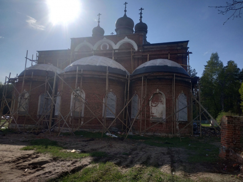 Заброшенная церковь в селе Нарма Владимирской области Заброшенная церковь в селе Нарма Владимирской области