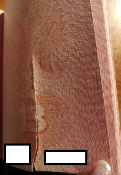 Поврежден загранпаспорт - могут быть проблемы на границе