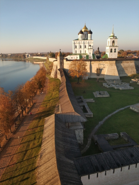 Псков Пушкинские Горы Изборск из Москвы осенью