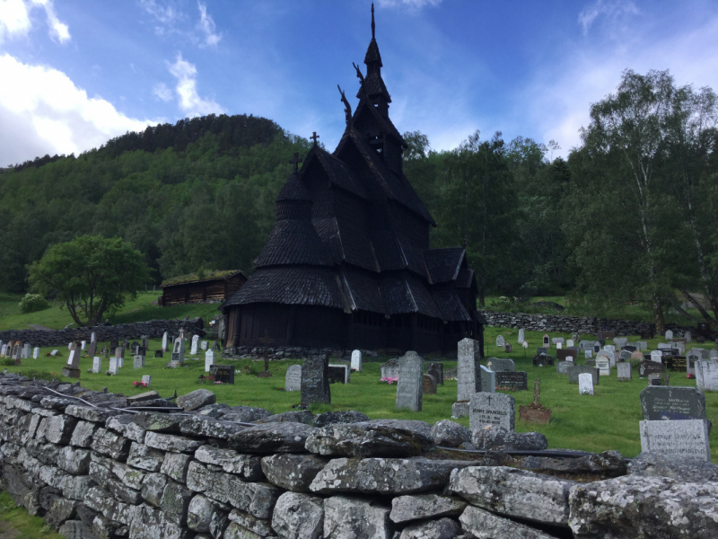 Дело было вечером, делать было нечего...а не махнуть ли нам в Троллькирку