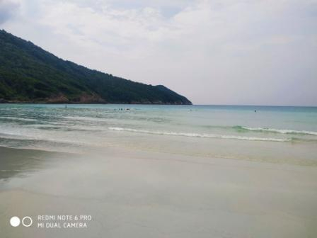 Пляж Teluk Dalam Kochil (принадлежит отелю Taaras)