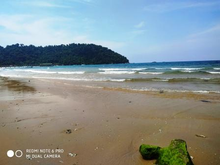 Северная часть пляжа Жуара (Kampung Juara)