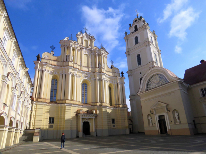 Из Рима в Вильнюс, а затем в Петербург