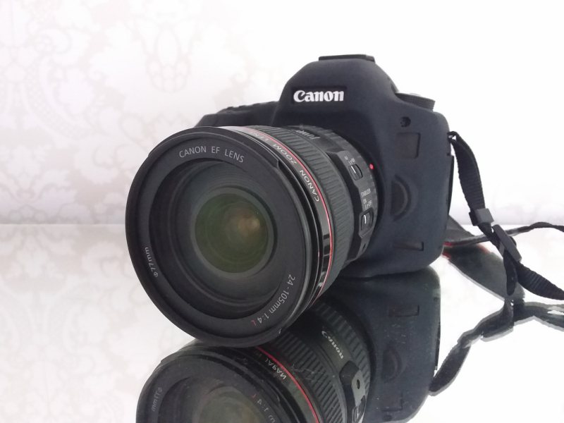 Продам камеру Canon EOS 5D Mark III