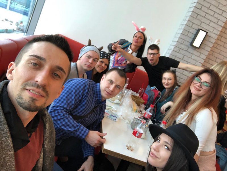 Моя первая поездка по 3 странам, куда я взяла 14 друзей. Моя первая поездка по 3 странам, куда я взяла 14 друзей.