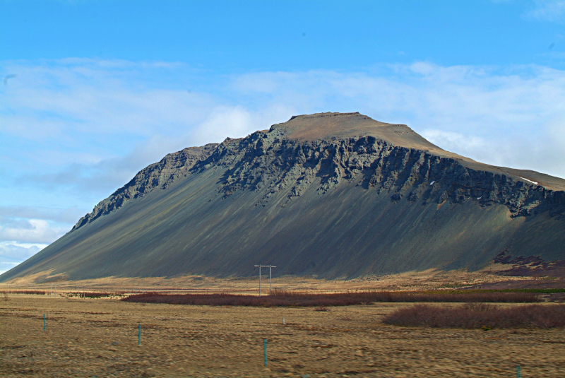 Из Рейкьявика к водопадам Hraunfossar и за мидиями, недалеко от Hafnarfjörður. Май 2020.