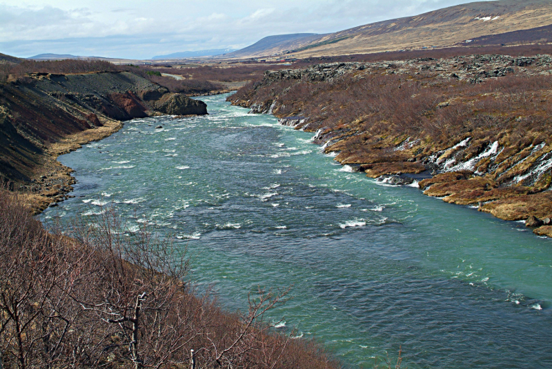 Из Рейкьявика к водопадам Hraunfossar и за мидиями, недалеко от Hafnarfjörður. Май 2020.