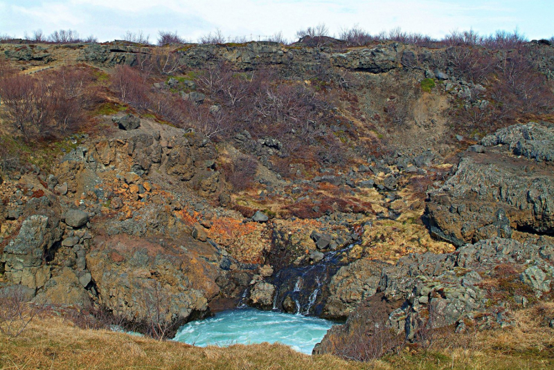 Из Рейкьявика к водопадам Hraunfossar и за мидиями, недалеко от Hafnarfjörður. Май 2020.