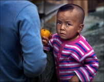 Мальчик и апельсин