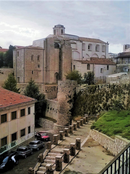 Апулия. Монте-Сант-Анджело (Monte Sant'Angelo)