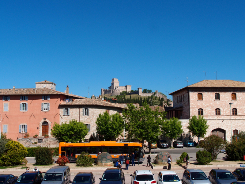 Да будет праздник! Ассизи (Assisi) в начале мая, Умбрия.