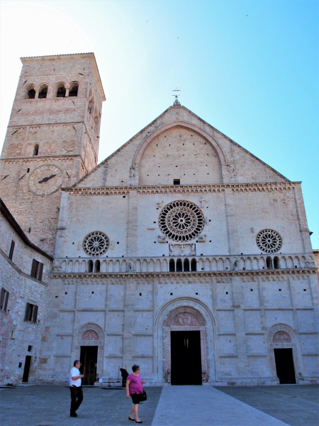 Да будет праздник! Ассизи (Assisi) в начале мая, Умбрия.